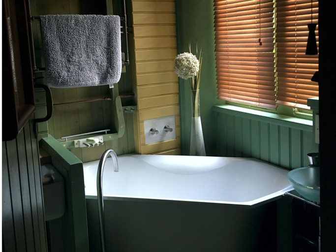 Bathroom 3, Parsons House B&B, Staffordshire