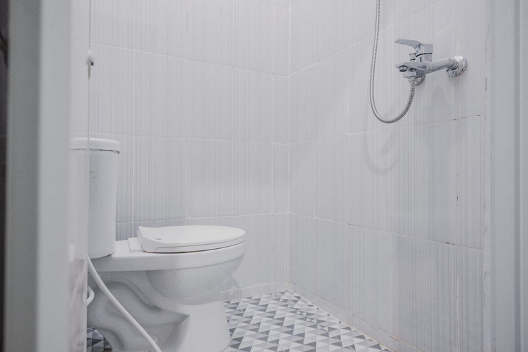 Bathroom 3, RedDoorz near Jalan Soeprapto Bengkulu, Bengkulu