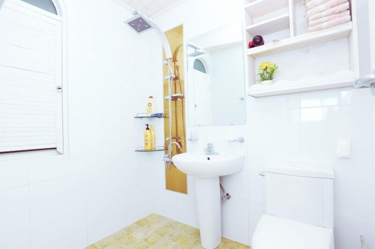 Bathroom 3, Sonnet Pension, Namhae