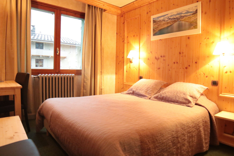 Bedroom 3, Hôtel l'Alpazur, Savoie