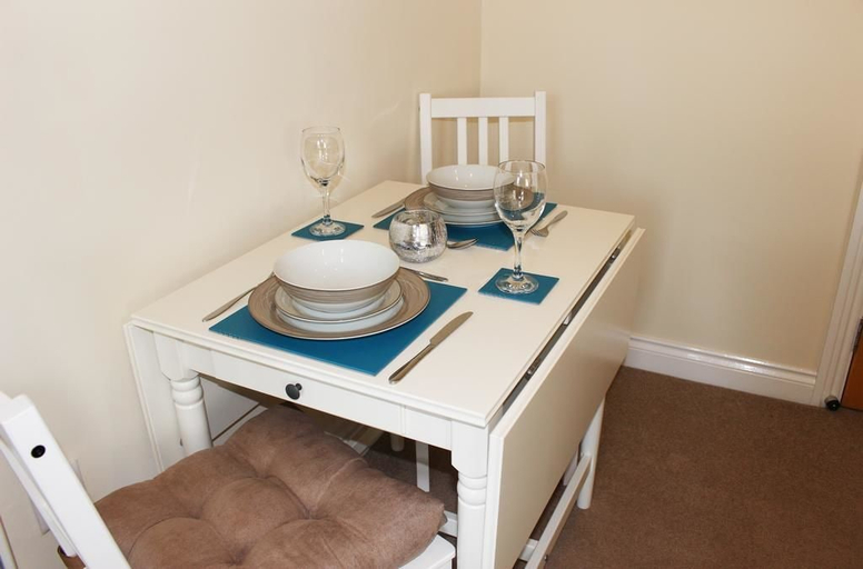 Others 4, Glover Apartment, Leicestershire
