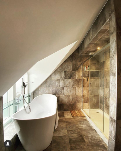Bathroom 3, Muir Estate, Stirling