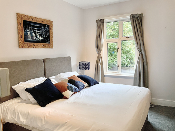 Bedroom 2, BookedUK - Large Cosy Cottage, Essex