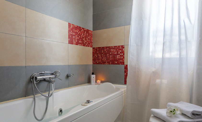 Bathroom 3, Comfort House 14, Teramo