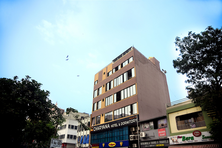 Charyana Hotel Ac Dormitory - Hostel, Ahmadabad