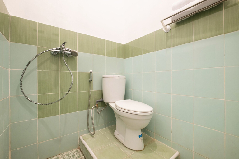 Bathroom 4, Hotel O Brosta, Yogyakarta