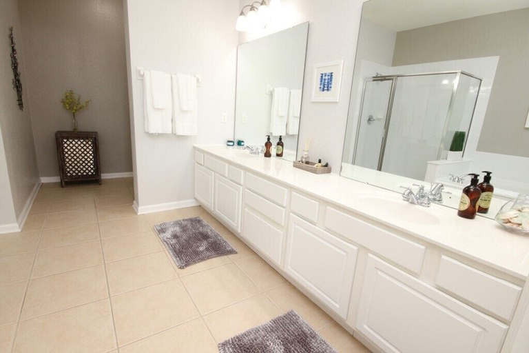 Bathroom 3, Lakeview Fantasy New! 3 Bedroom Condo by RedAwning, Orange