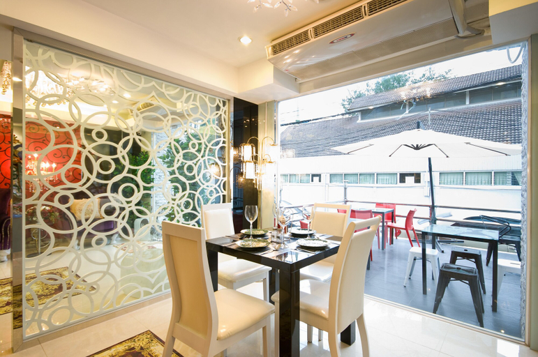 Food & Drinks 4, Burnt Oak, Ratchathewi