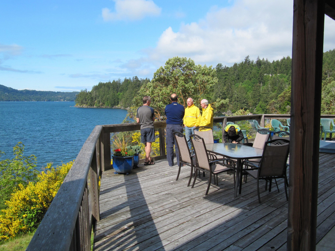 Food & Drinks, Arbutus Cove Guesthouse, Capital