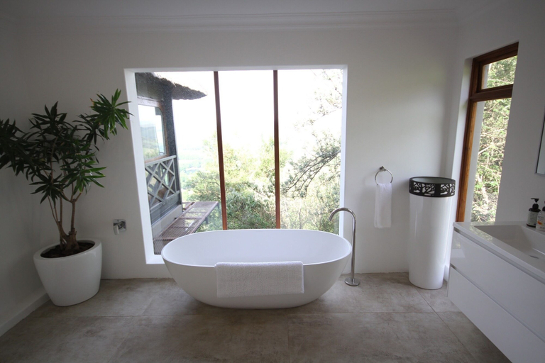 Bathroom 4, Crestwood, Umgungundlovu
