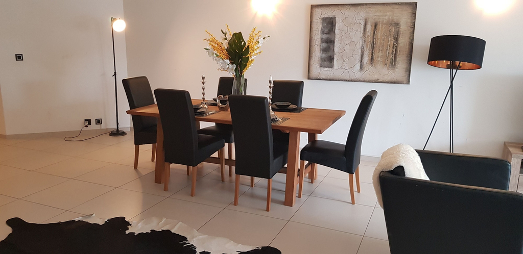 Dining, citycentre lake view apartment, Pays-d'Enhaut