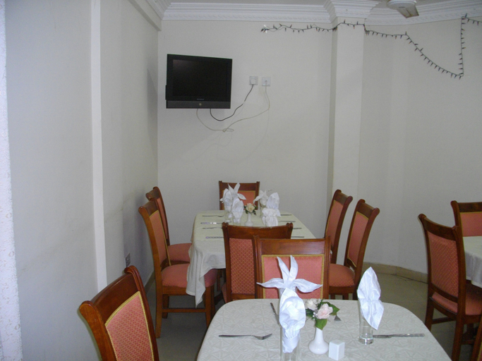 Food & Drinks, De Holiday Beach Hotel, Awutu Efutu Senya