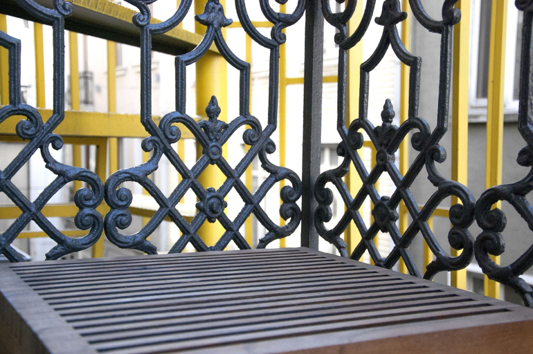 Balcony 4, I'zaz, Beyoğlu