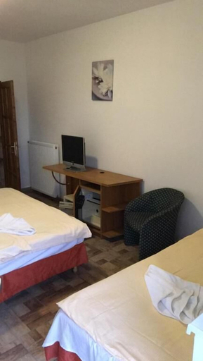 Bedroom 3, Fenyves Hotel, Fonyód
