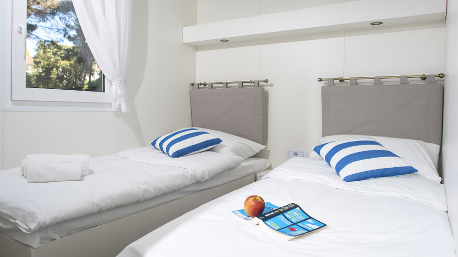 Bedroom 2, Aminess Planet Camping Port9 Holiday Homes, Korčula