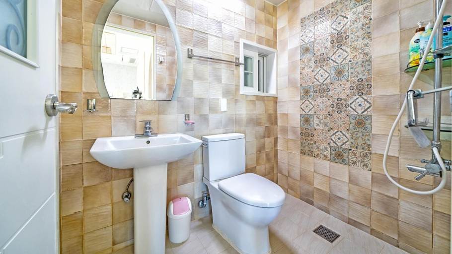 Bathroom 5, Namhae Alhambra Pension, Namhae