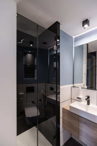 Bathroom 5, Oldtown Studios by dasPaul, Nürnberg