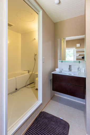 Bathroom 3, Cisco Moon, Kutchan