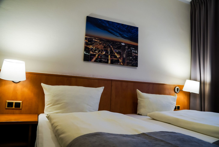 Bedroom 3, Hotel Niederraeder Hof, Frankfurt am Main