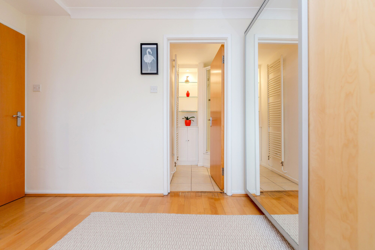 Bedroom 2, Holland Park Heights by BaseToGo, London
