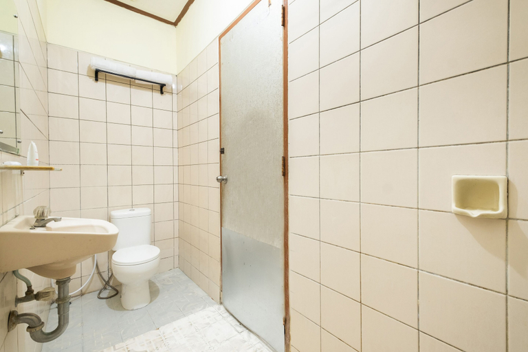 Bathroom 3, OYO 1578 Hotel Kuda Putih, Sleman