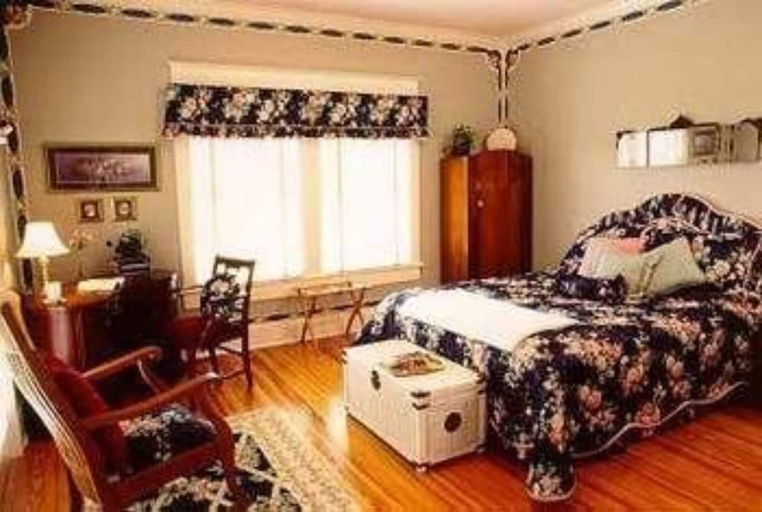 Bedroom 3, Far View - A Bed & Breakfast Estate, Washington