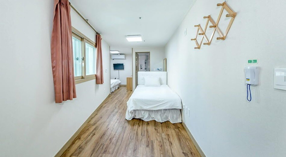 Bedroom 3, Sky Hill Hotel, Jeju