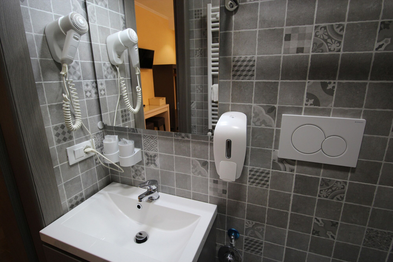 Bathroom 4, Quest House Lihong, Roma
