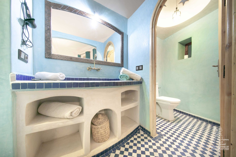 Bathroom 4, L'Homme du Désert, Errachidia