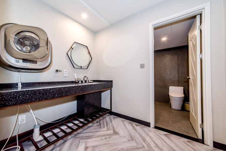 Bathroom 4, Jeju Marevo Beach Hotel, Jeju