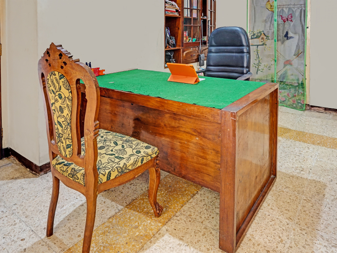 Public Area, Oyo 91502 Kost Bu Lilies Syariah, Tulungagung
