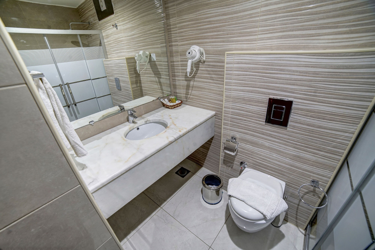 Bathroom 4, Nairoukh Hotel Aqaba, Aqaba