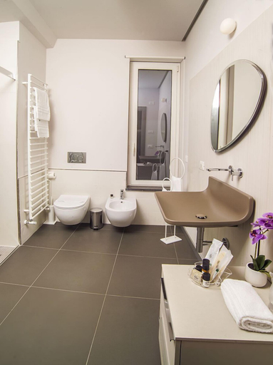 Bathroom 5, Ciclope Resort, Catania