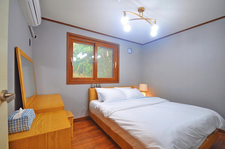 Bedroom 2, Nonil So Pension, Seogwipo