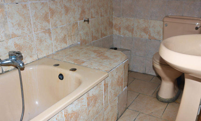 Bathroom 3, Sissi Hotel, Obio/Akp