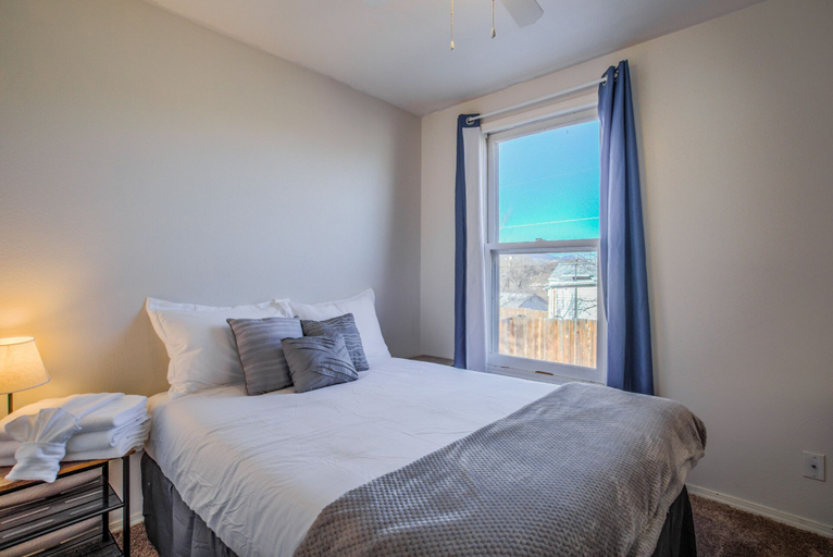Bedroom 3, 3BR MTN Viewsdowntownnext to Lake, Parks, More, El Paso