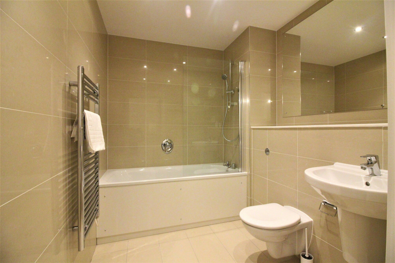 Bathroom 4, Narrowgate Apartment, Bracknell Forest