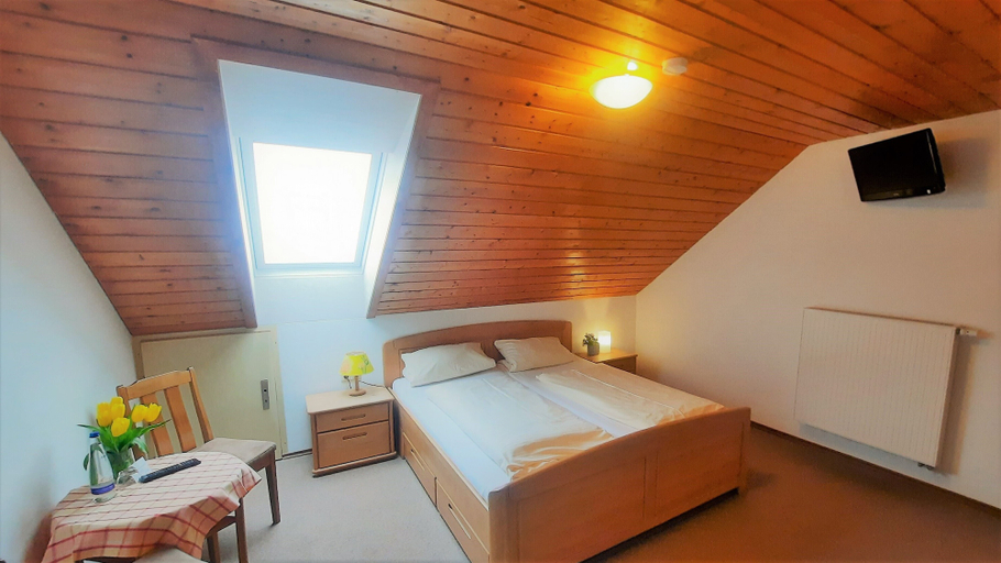 Bedroom 4, Gasthof Lamprecht, Weilheim-Schongau