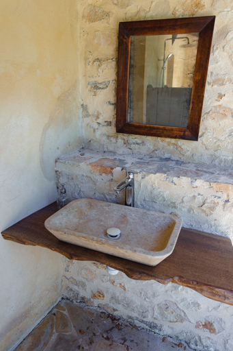 Bathroom 4, Mas de la Riale, Gard