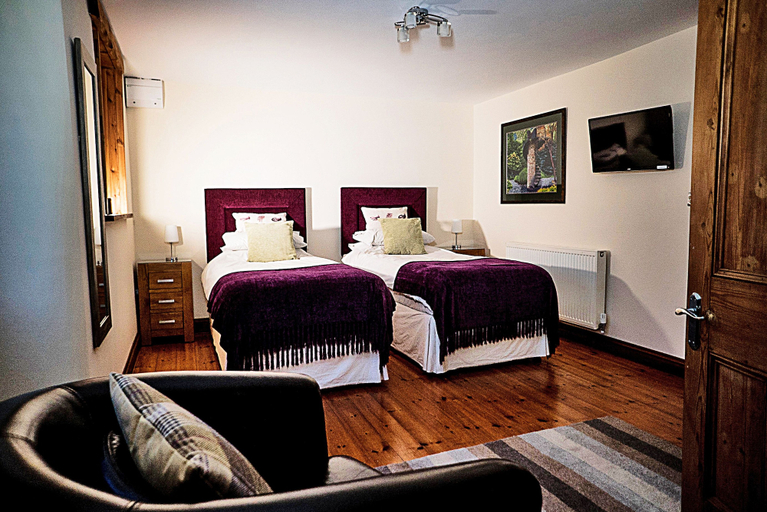 Bedroom 2, Waunwthan: B&B Suites, Carmarthenshire
