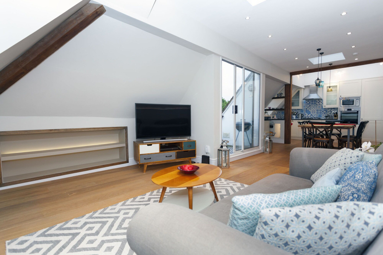 Others 4, Hampstead Enjoy the Exclusive Atmosphere, London