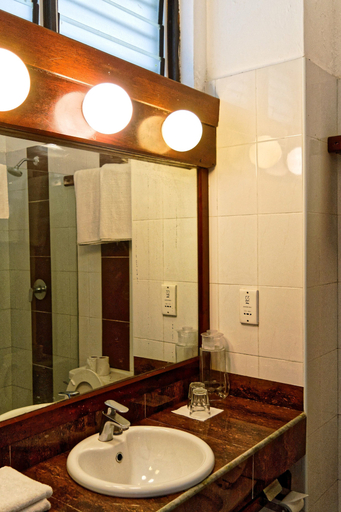Bathroom 4, Kaskazi Beach Hotel, Msambweni