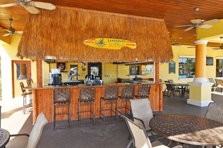 Food & Drinks 2, Paradise Palms IHR 3029, Osceola