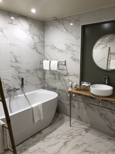 Bathroom 5, Château du Clos de la Ribaudière, Vienne
