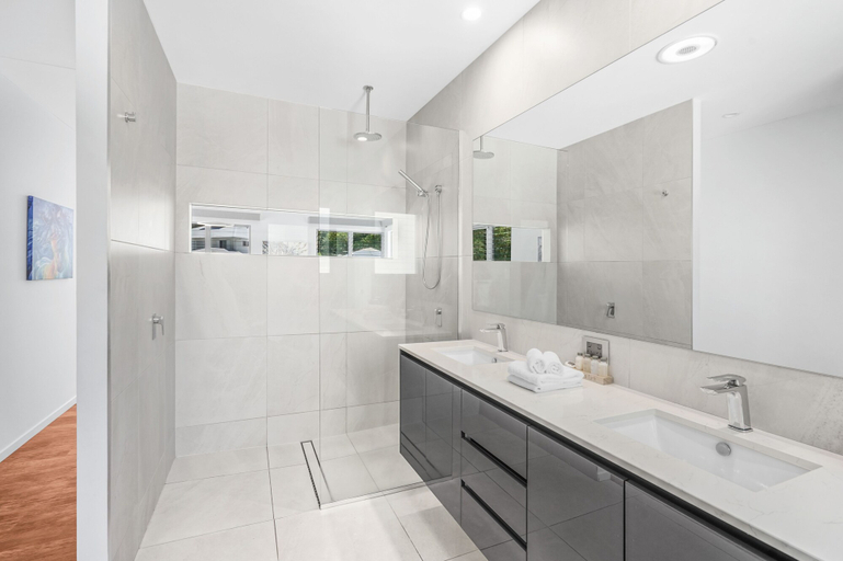 Bathroom 4, Tranquil Waters - Luxury in Oceans Edge, Cairns