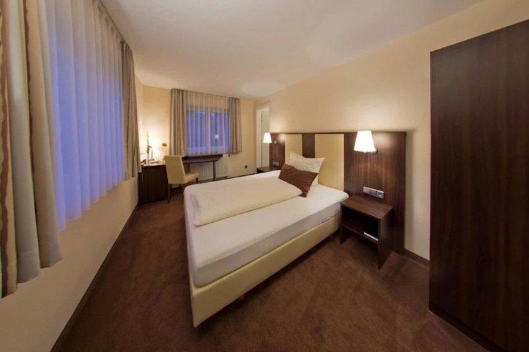 Bedroom 2, Hotel-Restaurant Sonneneck, Freudenstadt