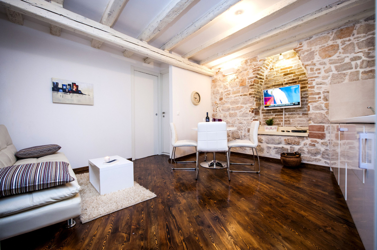 Others 4, Pisinium Studios, Rovinj