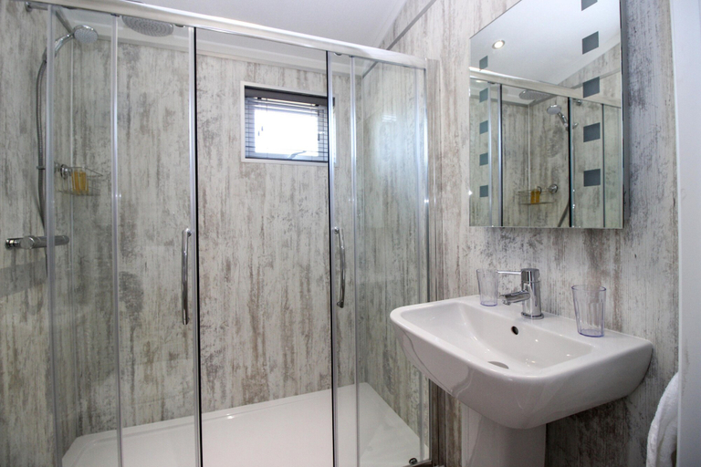 Bathroom 4, Hollicarrs - Stag Lodge, North Yorkshire