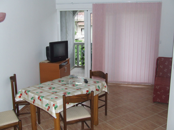 Others 4, Apartments Lazović