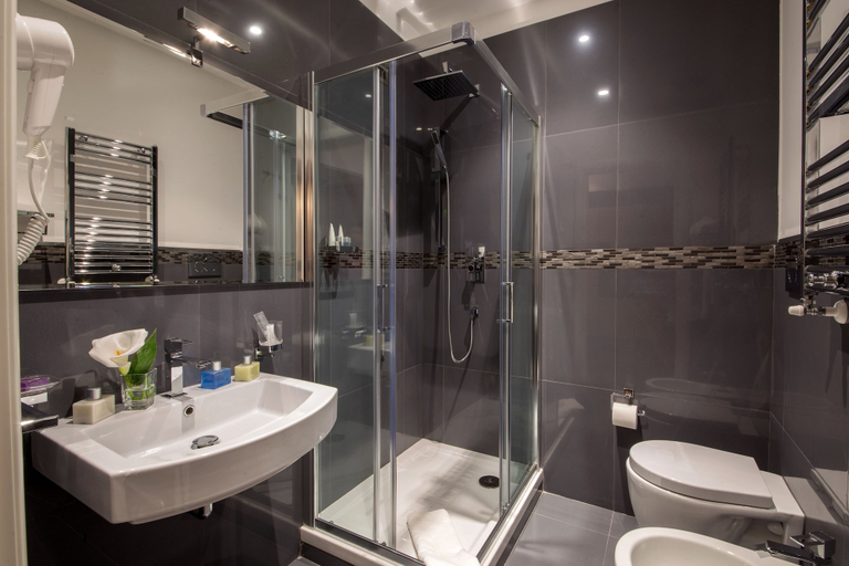 Bathroom 4, Tridente Suites, Rome